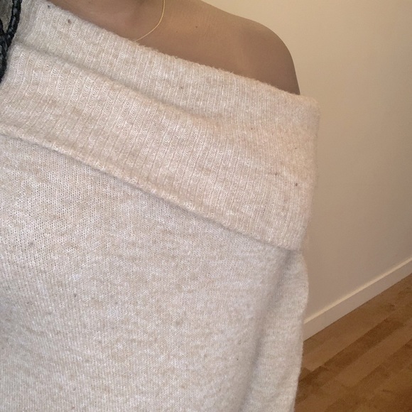 Off the shoulder H&M sweater - Picture 2 of 4